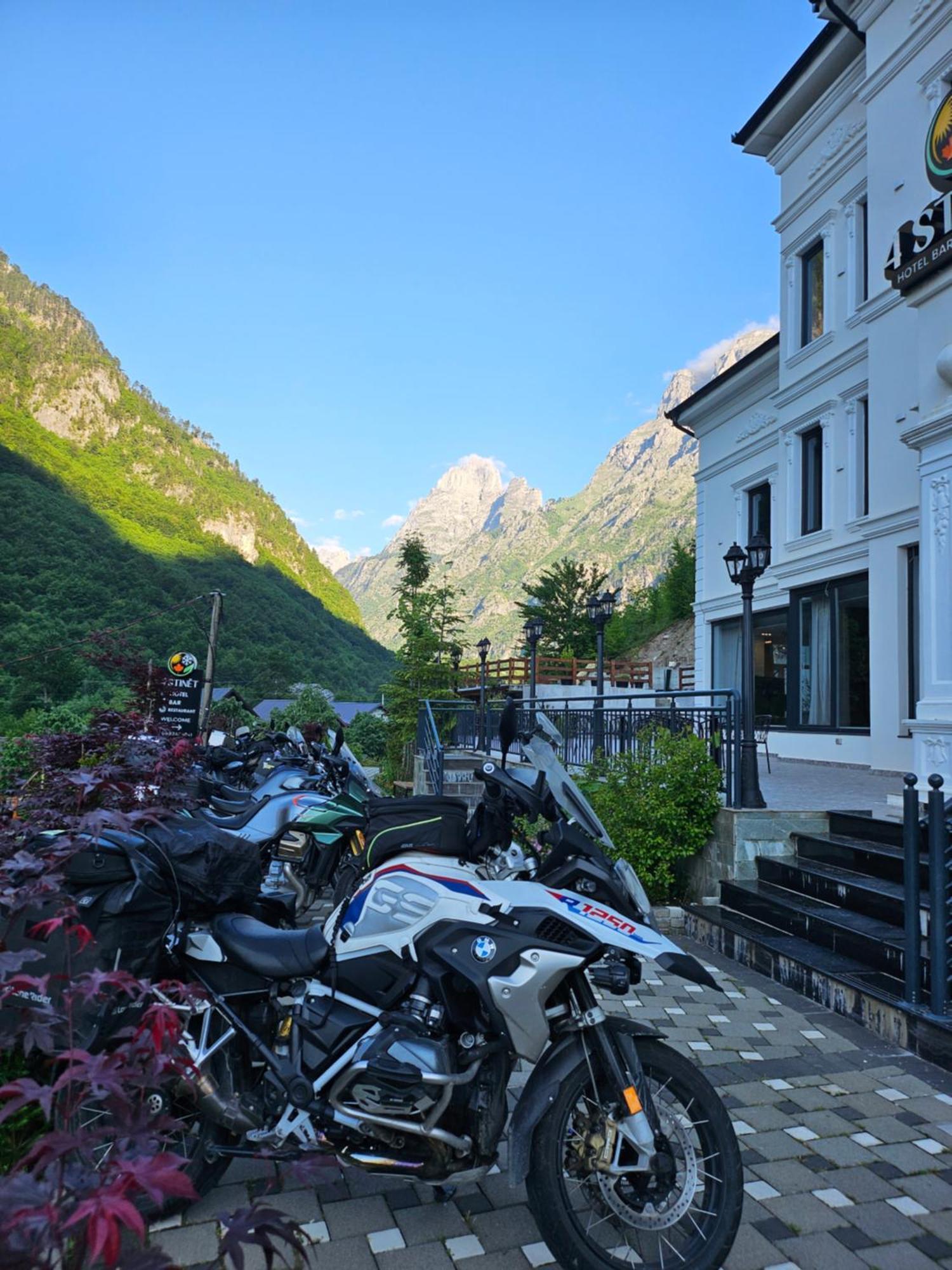 4 Stinet Hotell 4*